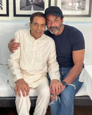 Bobby Deol Instagram - Papa meri jaan ❤️❤️ Love you so much! Happy Father’s Day 💐 

#happyfathersday