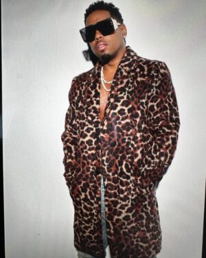 Bobby V Instagram - Coming to a #stage & #theatre near you!🥰💕
#bobbyv