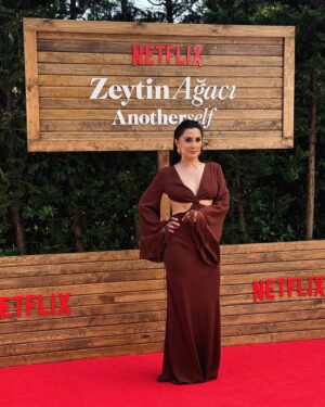 Boncuk Yilmaz Instagram - #anotherself. #zeytinağacı  @zeytinagacinetflix ❤️🙏🌱
