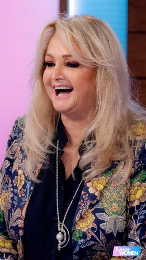 Bonnie Tyler Instagram - Bonnie Tyler recalls the time she had an outfit clash with Tina Turner! 

#loosewomen #bonnietyler #tinaturner