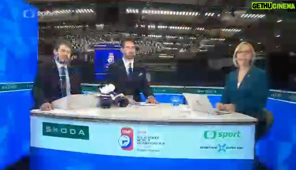 Boris Valábik - 2.1K Likes - "... a Slovákom" 😁 🇨🇿❤️🇸🇰
Ďakujem vám všetkým @sport_ct ,Ostrava, bolo to skvelé vďaka vám! Nabudúce u nás 👍🤝❤️
#skvelapartia
#skvelaparta
#zabava
#hokej
#studio