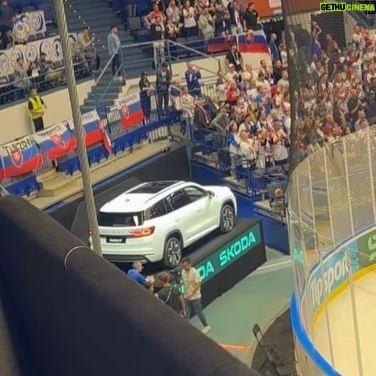 Boris Valábik - 2.2K Likes - Sú hokejové zápasy. A potom sú hokejové zápasy, ktoré sú zážitkom. Dnešný zápas patrí do tej druhej kategórie. Vďaka vám. 👏🇸🇰💪 A samozrejme, vďaka chalanom na ľade 🎩
#slovakia
#hockey
#atmosphere
#worldchampionship