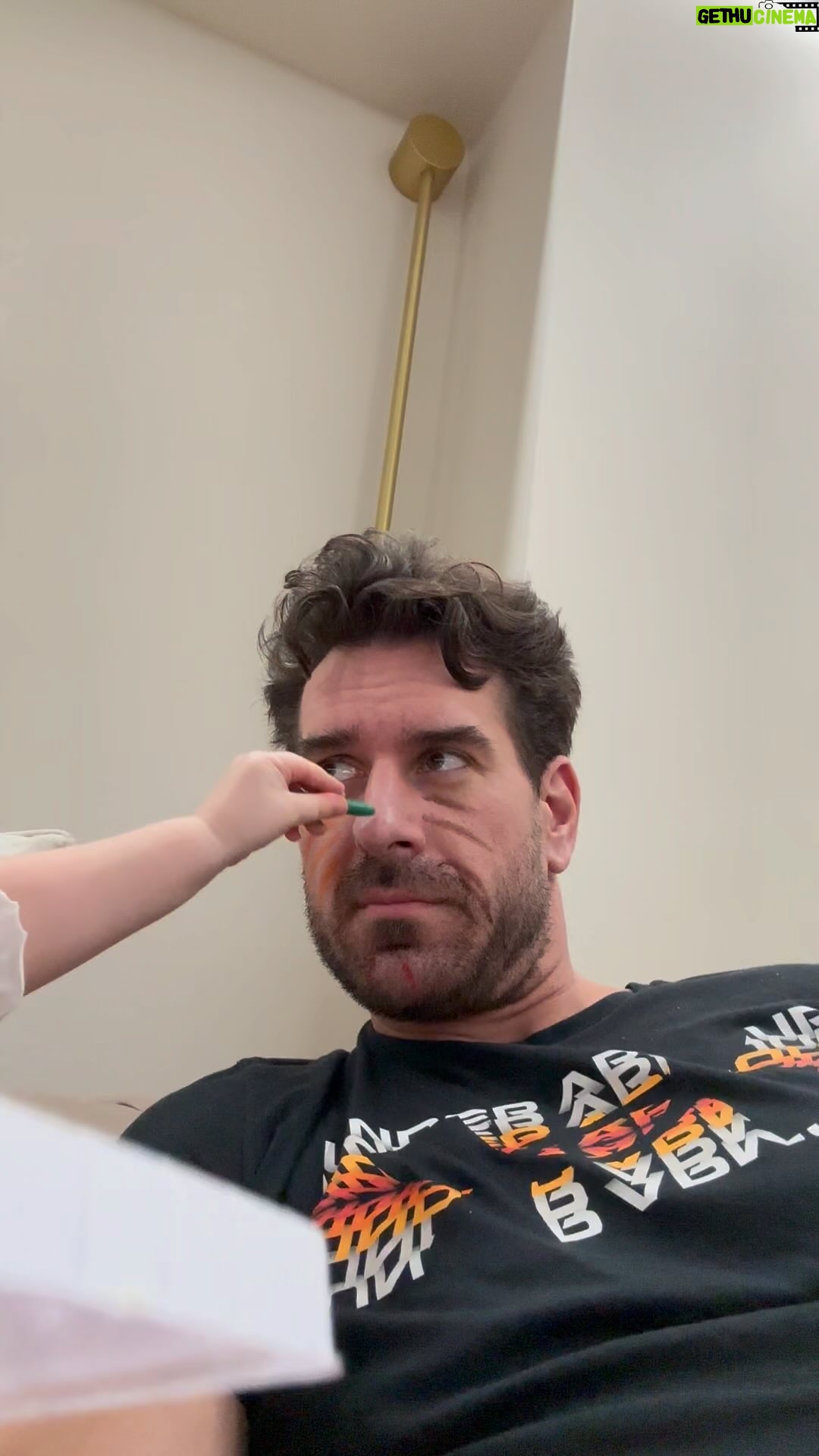 Boris Valábik - 6.5K Likes - Nie raz som už takto vystúpil na pumpe alebo nakupoval v potravinách 😂
#onamoze
#dcera
#father
#otec
#daughter
#face
#art