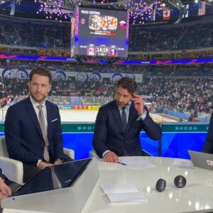 Boris Valábik Instagram - Držím palce a ďakujem 🇨🇿 za vysokú profesionalitu, veľkú odbornosť a pritom ľudskosť a zábavu! Robertovi Zárubovi za dôveru a vám ostatným za vytvorenie perfektnej partie a že ste ma prijali medzi seba tak dokonale. Je perfektné dostať sa do takej partie, kde vás všetci prijmu za svojho a kde je zábava. Janka, Žanet, Kouky, Hubas, sprievodca Oli 😄👏, Ondrové 😄 a samozrejme Pospec a Frantik spolu s Robertom v Prahe. Vďaka dámy a páni, boli ste skvelí 🤝 a v neposlednom rade, bola obrovská česť opäť stretnúť Pána Václava Nedomanského 🫡  @sport_ct 
#ctsport
#skvelaparta