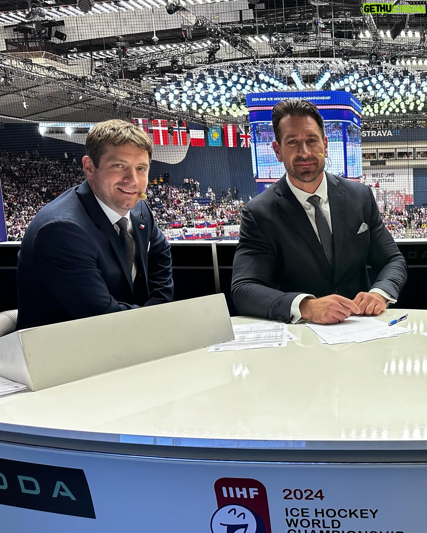 Boris Valábik - 2.7K Likes - Ďakujem kolegom z ČT za skvelé privítanie do tímu. Premiéru prestávkového štúdia pre ČT sport 🇨🇿🤝 @sport_ct síce pokazili Nemci, ale dnes cítim odhodlanie 🇸🇰 až na tribúnu 💪 Ako to vidíte proti 🇰🇿?
#msvhokeji
#ct
#hokej
#hockey
#ctsport
#worldchampionship
#czech