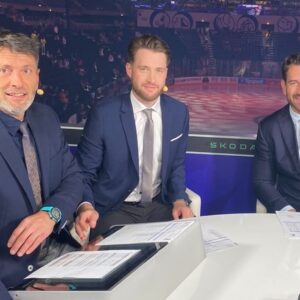 Boris Valábik Instagram - Držím palce a ďakujem 🇨🇿 za vysokú profesionalitu, veľkú odbornosť a pritom ľudskosť a zábavu! Robertovi Zárubovi za dôveru a vám ostatným za vytvorenie perfektnej partie a že ste ma prijali medzi seba tak dokonale. Je perfektné dostať sa do takej partie, kde vás všetci prijmu za svojho a kde je zábava. Janka, Žanet, Kouky, Hubas, sprievodca Oli 😄👏, Ondrové 😄 a samozrejme Pospec a Frantik spolu s Robertom v Prahe. Vďaka dámy a páni, boli ste skvelí 🤝 a v neposlednom rade, bola obrovská česť opäť stretnúť Pána Václava Nedomanského 🫡  @sport_ct 
#ctsport
#skvelaparta