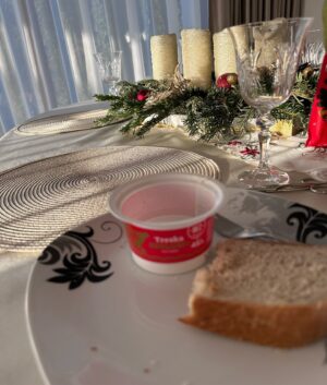 Boris Valábik Instagram - Jedna vec je vyhrať 6:2 nad bratmi z 🇨🇿. Druhá vec je vyhrať takýto zápas, aký som dnes, 26.decembra, zvolil ja.
Gratulujem chalani a ďakujeme, že reprezentujete, pokiaľ my... tlačíme. #dreamteam🇸🇰💪
#msdo20rokov
P.S. všetci dali vianočnú, tak aj ja som chcel 🥰😂