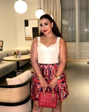 Boussy Instagram - 🌺🤍🎀