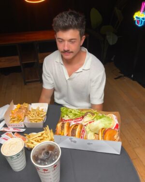 Bradley Steven Perry Instagram - America - Babies, Burgers, Bars, Beer, New York, Jake’s Butt
Happy 4th!