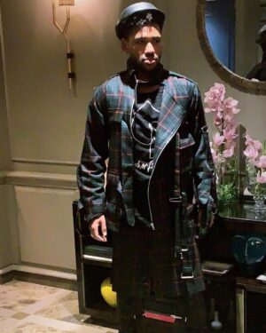 Brandon Mychal Smith Instagram - @britishvogue @naomi @tiffanyandco @viviennewestwood @annabelsmayfair 
Where Kings🤴🏽🤴🏻& Queens 👸🏽 👸🏼Unite “Fashion is the lens into my soul“