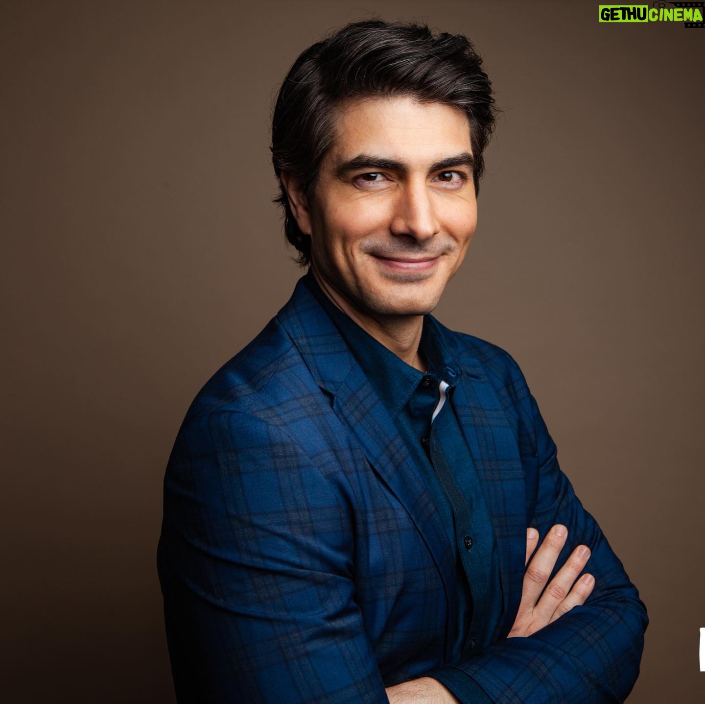 Brandon Routh - 125.2K Likes - Had a great time talking all things @cw_legendsoftomorrow & #CrisisOnInfiniteEarths yesterday with @fatsmorte at @buildseriesnyc! Thank you!
—LINK to video in bio—
Photos by: @jammi_york 🙏🏼👊🏻 And thank you also to @perryellis for the great jacket/shirt combo!
Grooming by: @Natashaleibel 👌🏼
PR: @jenn.plante 👊🏻 @ouraring also making a fashionable appearance. 😉
#LegendsOfTomorrow