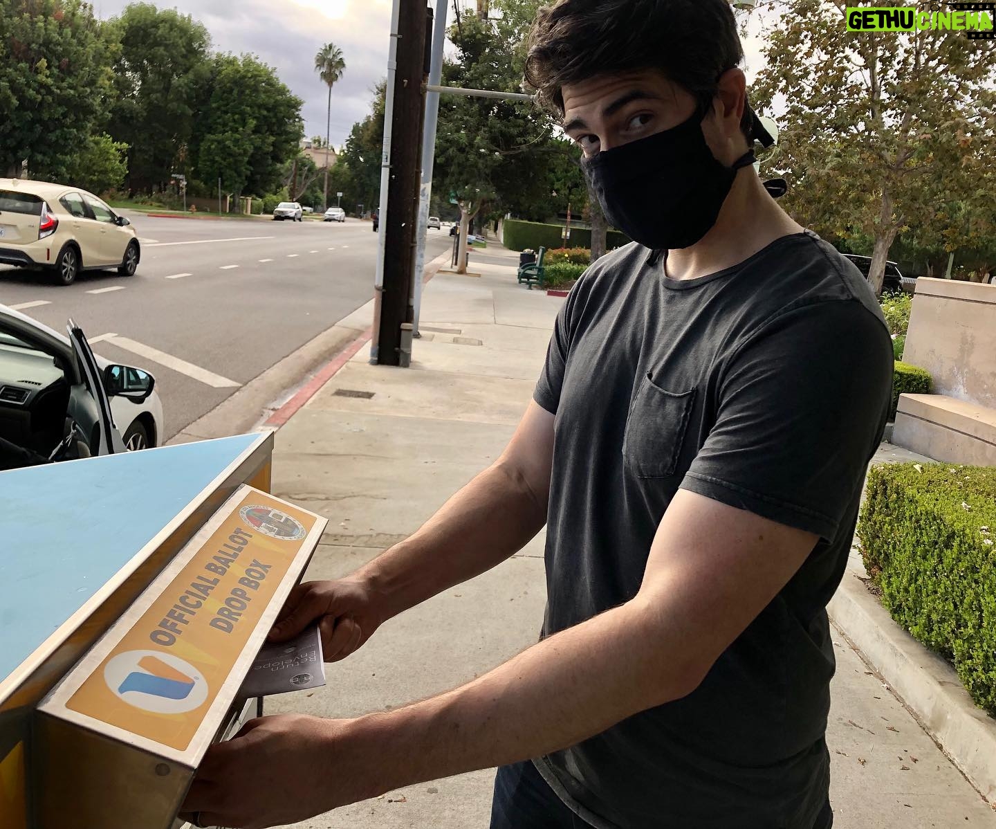 Brandon Routh - 60.9K Likes - #VOTED! How about you?
Leo was excited to be there to send my ballot off!👏🏻
If you’ve been following my IG/Twitter, it’s no secret I’m voting for #BidenHarris2020.
And by now you’ve likely made up your mind for yourselves. But if you have NOT decided to vote, I would urge you to please use your right. Use your voice. You may think you don’t have as much at stake as your neighbors, classmates, coworkers, & friends, so why bother?
But that’s precisely why your vote is so powerful. Your vote can help be a voice for the voiceless & underrepresented.
Vote for equality.
Vote for justice.
Vote for compassion & empathy.
Vote for the health of our earth.
👊🏻🇺🇸
📷: @courtneyfordhere