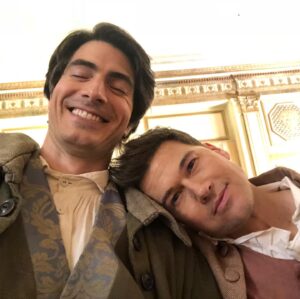 Brandon Routh Instagram - They laugh together, they cry together, they fix time together!

Don’t miss the #SteelATOM moments tonight!

Not to many episodes left.
@nickzano #LegendsOfTomorrow