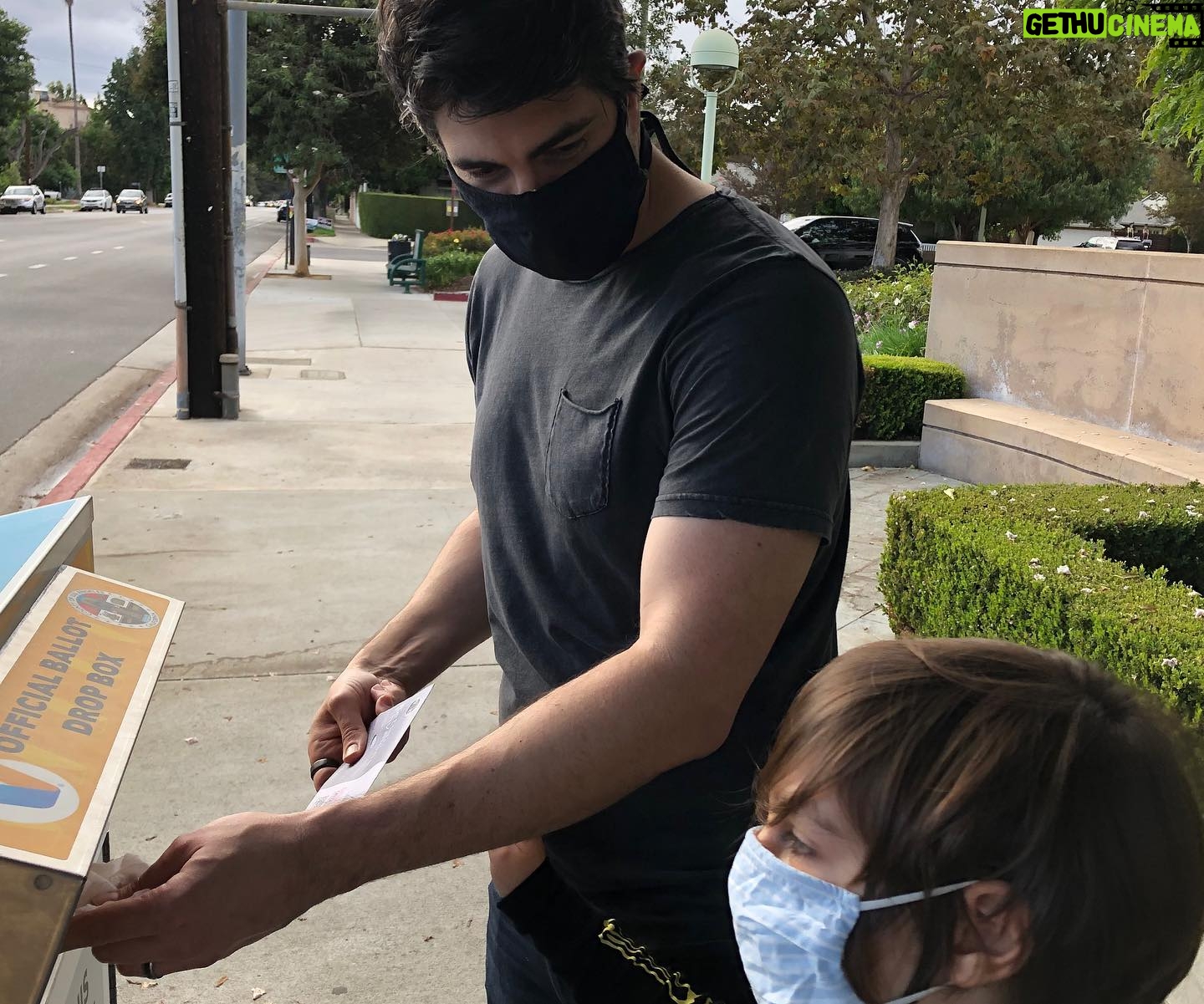 Brandon Routh - 60.9K Likes - #VOTED! How about you?
Leo was excited to be there to send my ballot off!👏🏻
If you’ve been following my IG/Twitter, it’s no secret I’m voting for #BidenHarris2020.
And by now you’ve likely made up your mind for yourselves. But if you have NOT decided to vote, I would urge you to please use your right. Use your voice. You may think you don’t have as much at stake as your neighbors, classmates, coworkers, & friends, so why bother?
But that’s precisely why your vote is so powerful. Your vote can help be a voice for the voiceless & underrepresented.
Vote for equality.
Vote for justice.
Vote for compassion & empathy.
Vote for the health of our earth.
👊🏻🇺🇸
📷: @courtneyfordhere