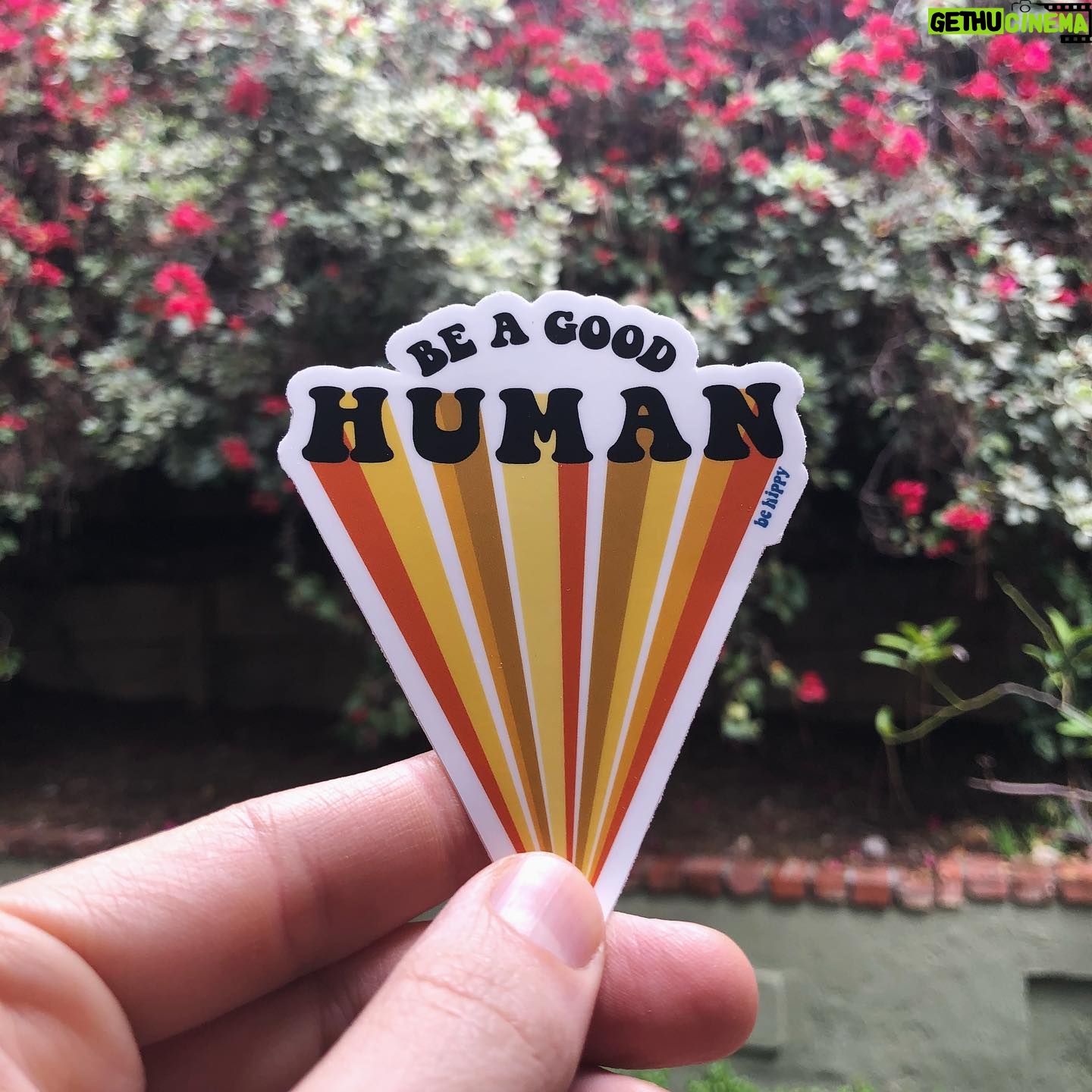 Brandon Routh - 90.9K Likes - The good folks at #BeHippy @peacelovebehippy & I are partnering to raise money for @nokidhungry. 🧡
50% of the sales of all #BeAGoodHuman products (shirts, hoodies, stickers) goes to #NoKidHungry during the month of April!
I’m a big fan of their comfortable clothing with a great positive message—and also helping food get to children in need. 👊🏻✌🏼😄
(link in bio)