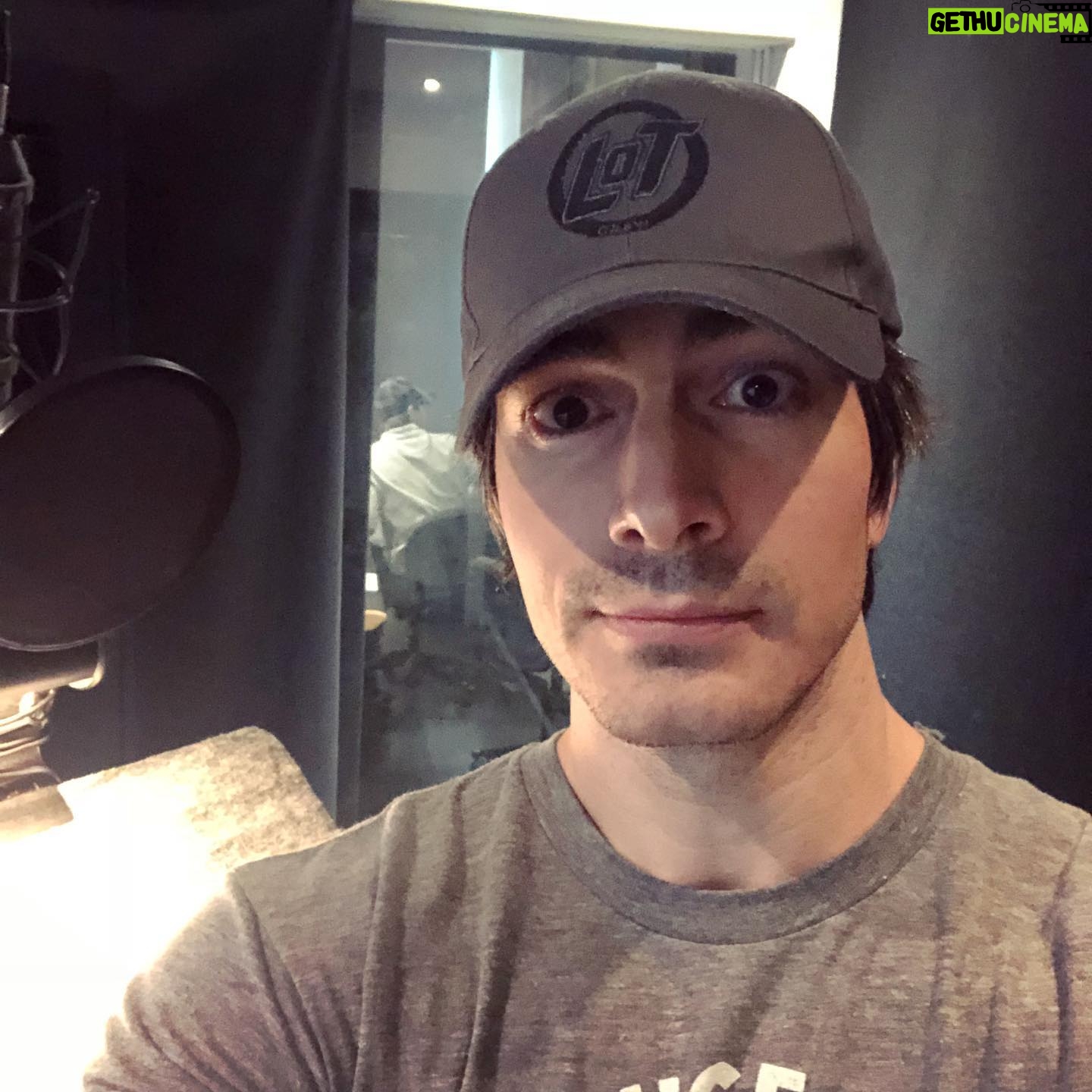Brandon Routh - 49.9K Likes - Back to the recording booth for another fun little ditty on #LegendsOfTomorrow. 😄
#Ep506