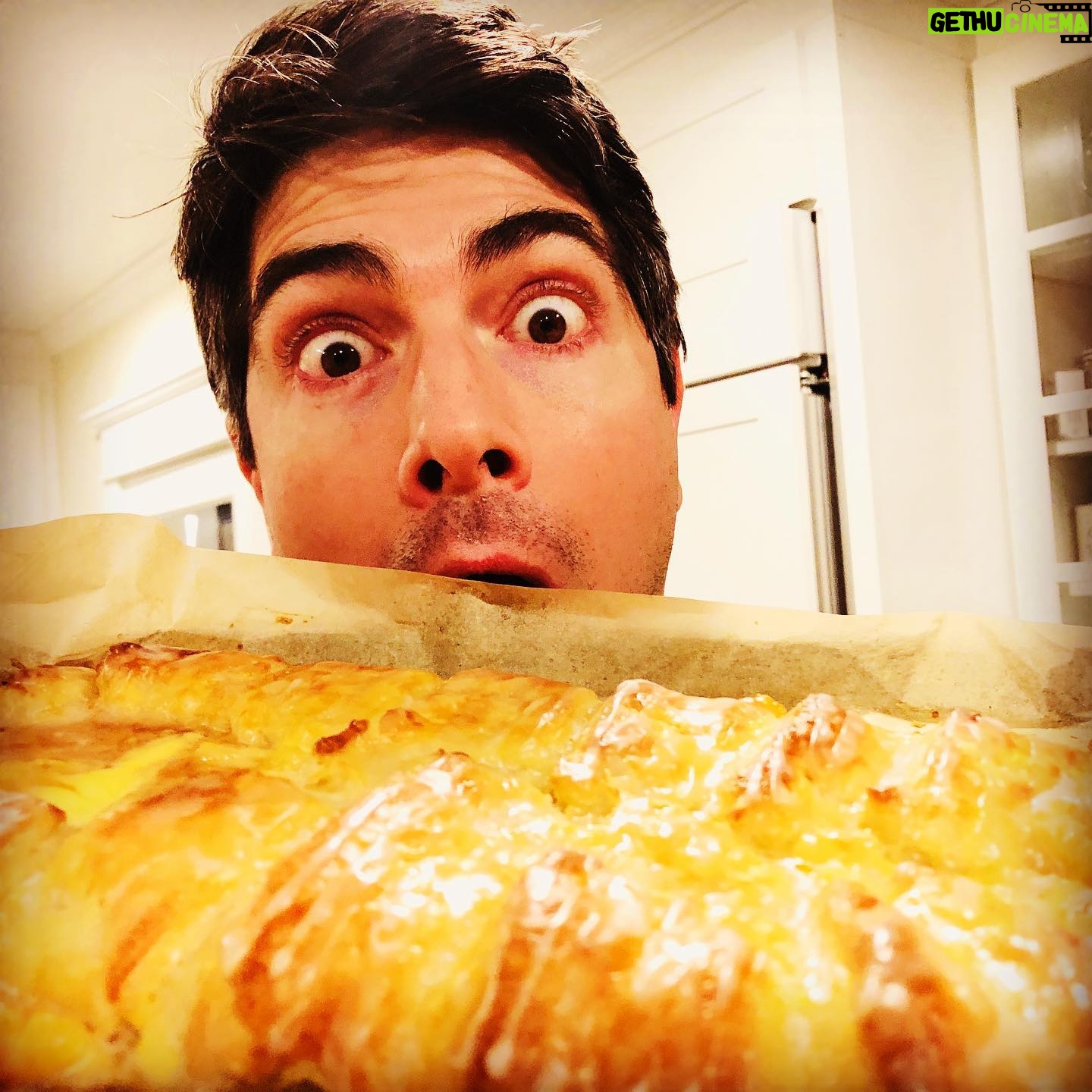 Brandon Routh - 78.5K Likes - Living with a baker, you can have cake anytime—so this year I switched it up for my birthday (Friday) and asked for my favorite #GlutenFree pastry!!!🍴😁 #Peach
Thank you for all the very kind bday wishes over the weekend!
My only wish is that, if you’re a US citizen, please exercise your right to vote!
Or even be a hero & volunteer to become a poll worker!
CC: @courtneyfordhere 👩🏻🍳