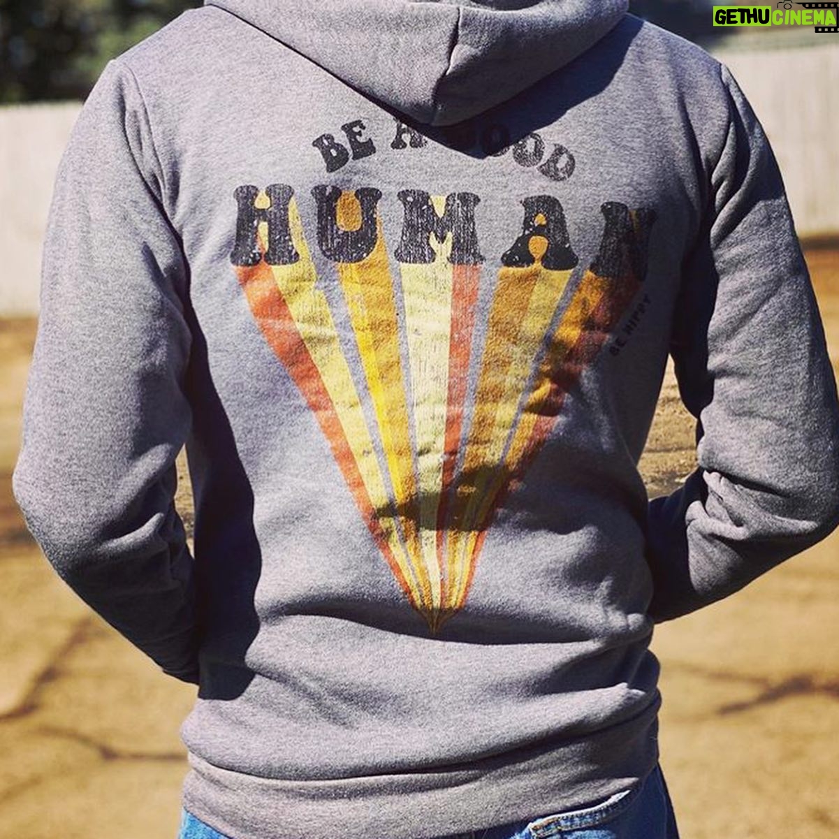 Brandon Routh - 90.9K Likes - The good folks at #BeHippy @peacelovebehippy & I are partnering to raise money for @nokidhungry. 🧡
50% of the sales of all #BeAGoodHuman products (shirts, hoodies, stickers) goes to #NoKidHungry during the month of April!
I’m a big fan of their comfortable clothing with a great positive message—and also helping food get to children in need. 👊🏻✌🏼😄
(link in bio)