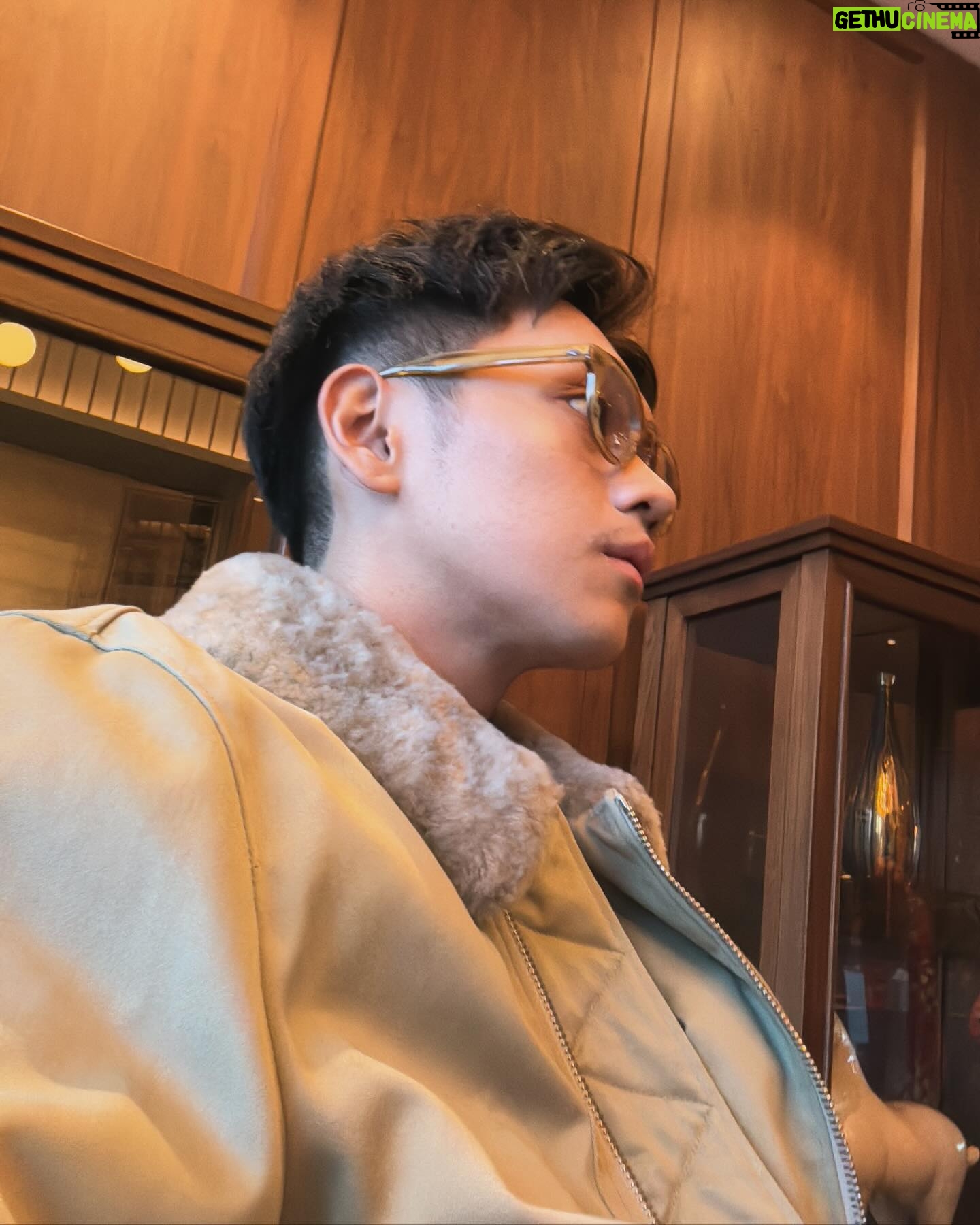 Brandon Salim - 35.8K Likes - Maju lo sini satu satu ato berdua bertiga hehe 😊