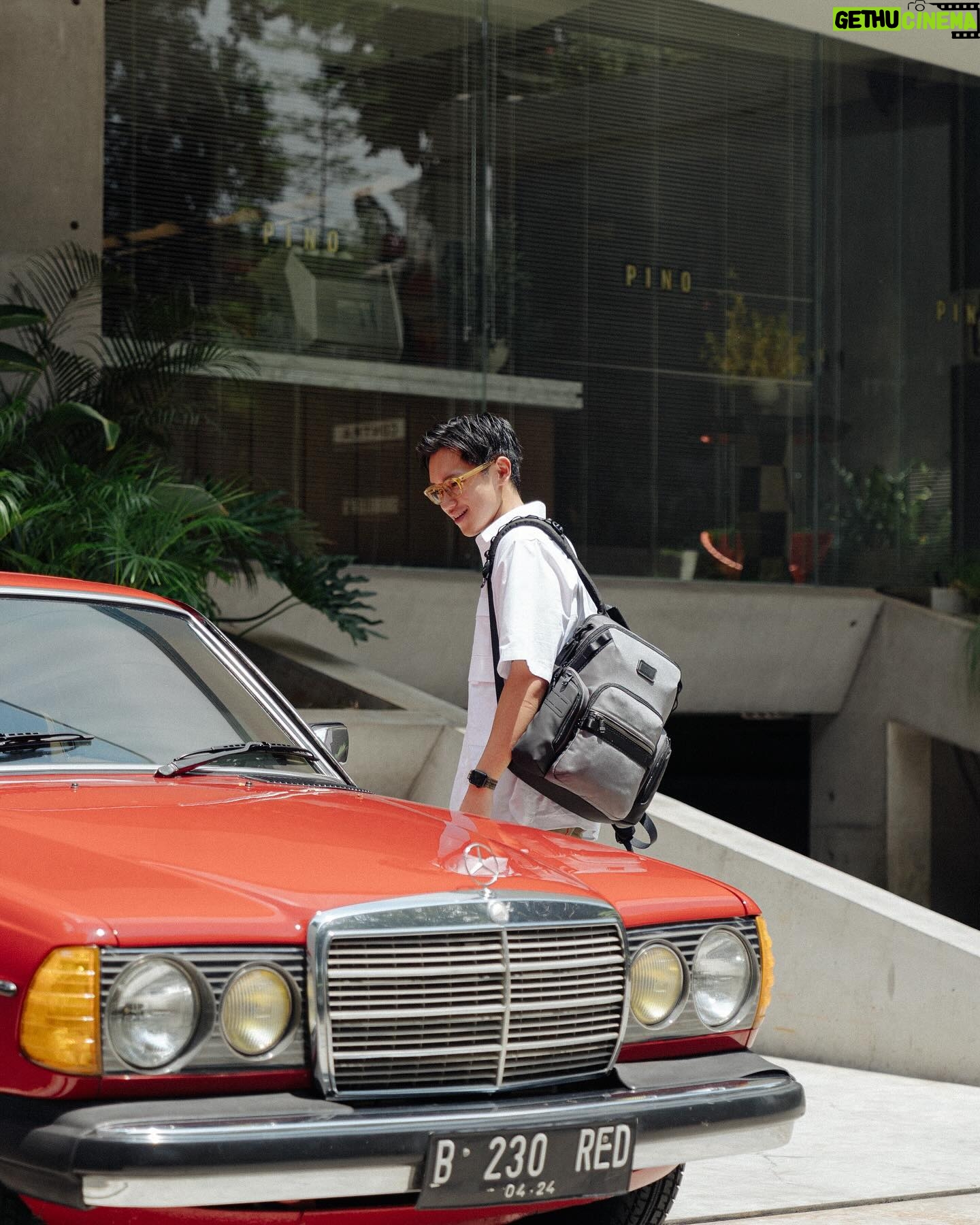 Brandon Salim - 27.5K Likes - Stylish, functional, and always ready to go. My TUMI backpack is more than just a bag—it’s a lifestyle. 🎒🚗
@mapfashion @tumitravel
#TUMI #TUMIIndonesia #TUMIBravo