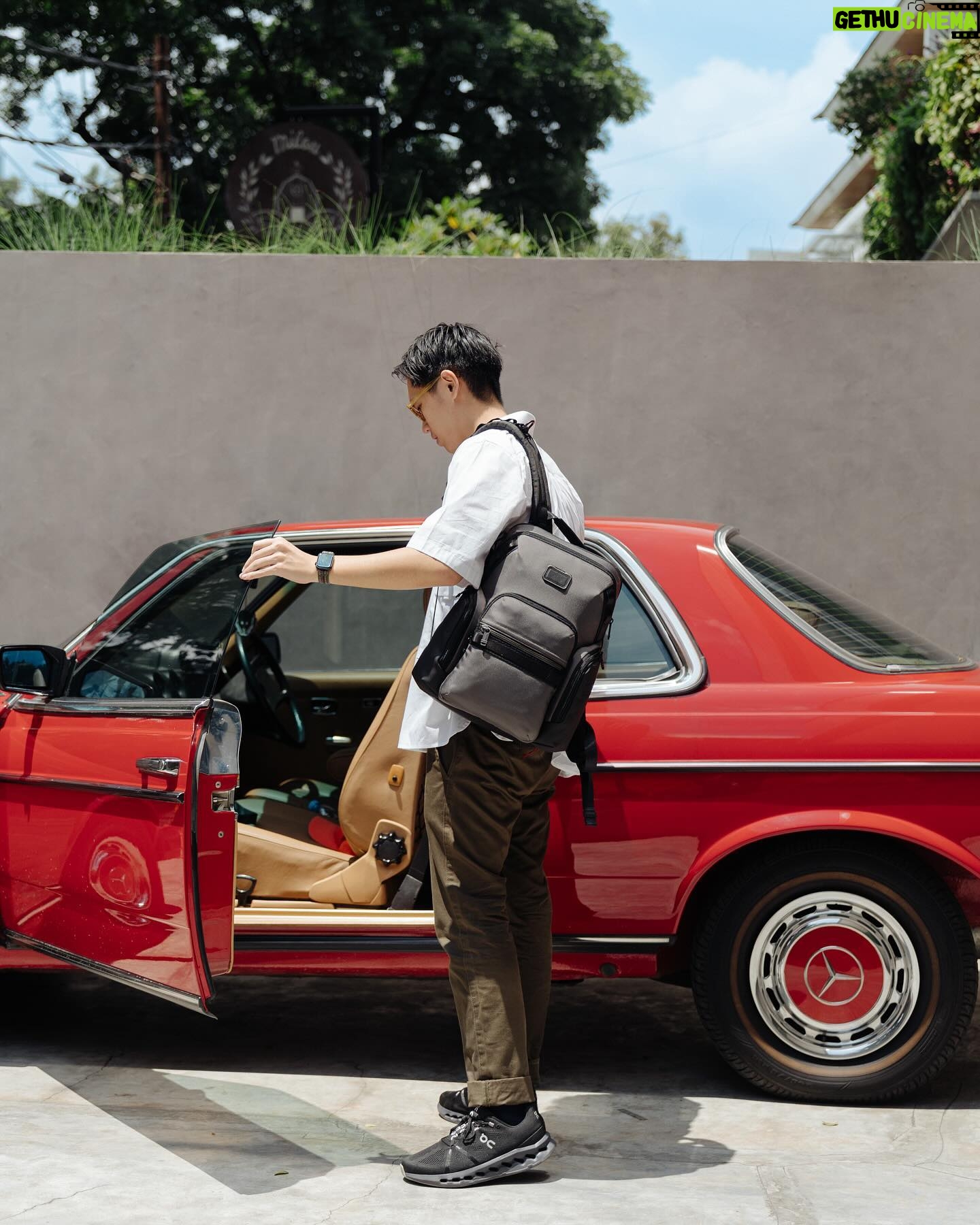 Brandon Salim - 27.5K Likes - Stylish, functional, and always ready to go. My TUMI backpack is more than just a bag—it’s a lifestyle. 🎒🚗
@mapfashion @tumitravel
#TUMI #TUMIIndonesia #TUMIBravo
