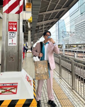 Brandon Salim Instagram - Jiro Horikoshi pulang kampung ke Nagoya guys!

Suit by @agusslim !!!!!