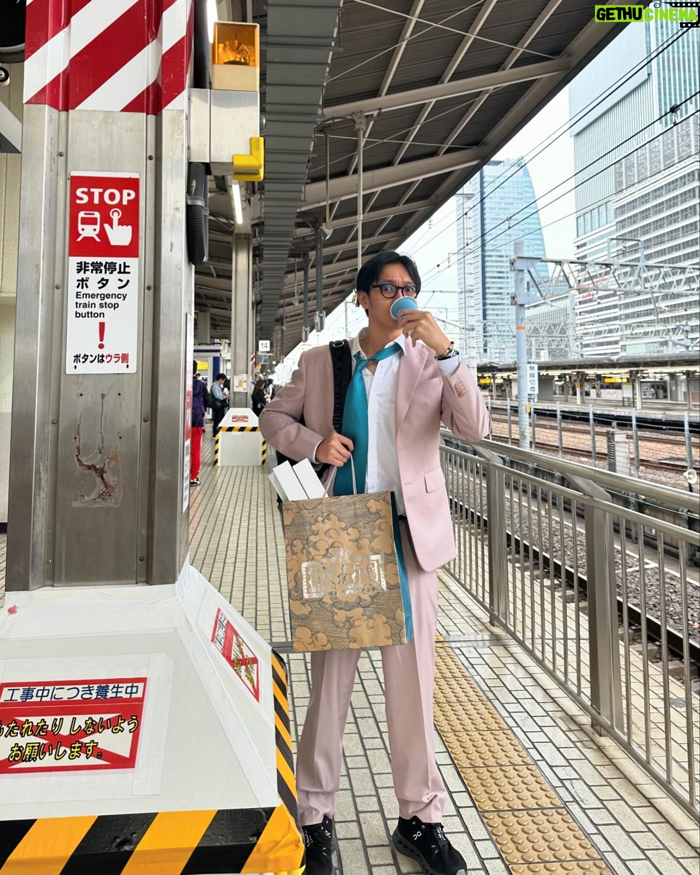 Brandon Salim - 71.1K Likes - Jiro Horikoshi pulang kampung ke Nagoya guys!
Suit by @agusslim !!!!!
