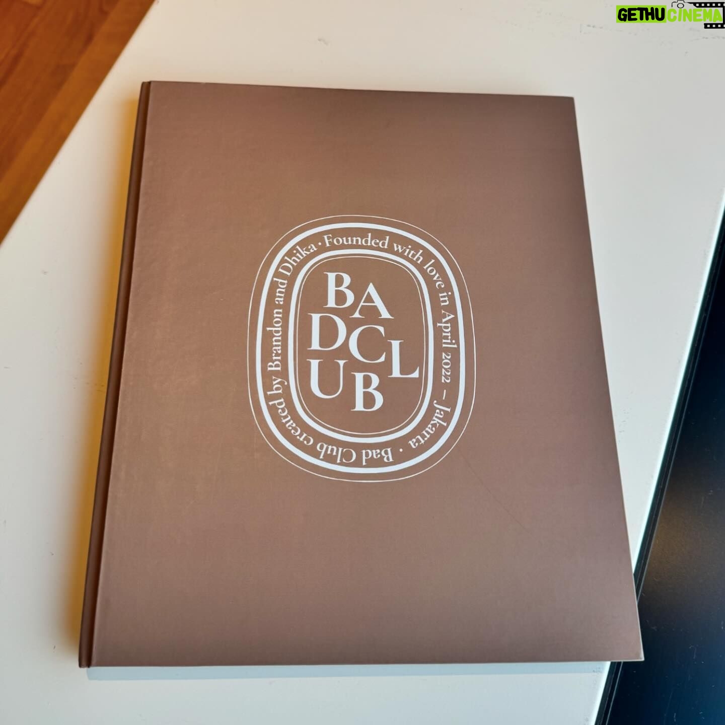 Brandon Salim - 57.8K Likes - Selain engagement ring, aku juga surprise Dhika dengan sebuah photobook tentang perjalanan kita selama 2 tahun pacaran. Kurasi 500 foto jadi 100 biar muat satu buku ternyata bikin kepala mau meledak, bagus semua soalnya. 😝
B lossom = tumbuh rasa sayang
A ffection = kasih sayang
D evotion = pengabdian
BAD Club = Brandon and Dhika Club!
I hope you like it @dhikahimawann 😁😍