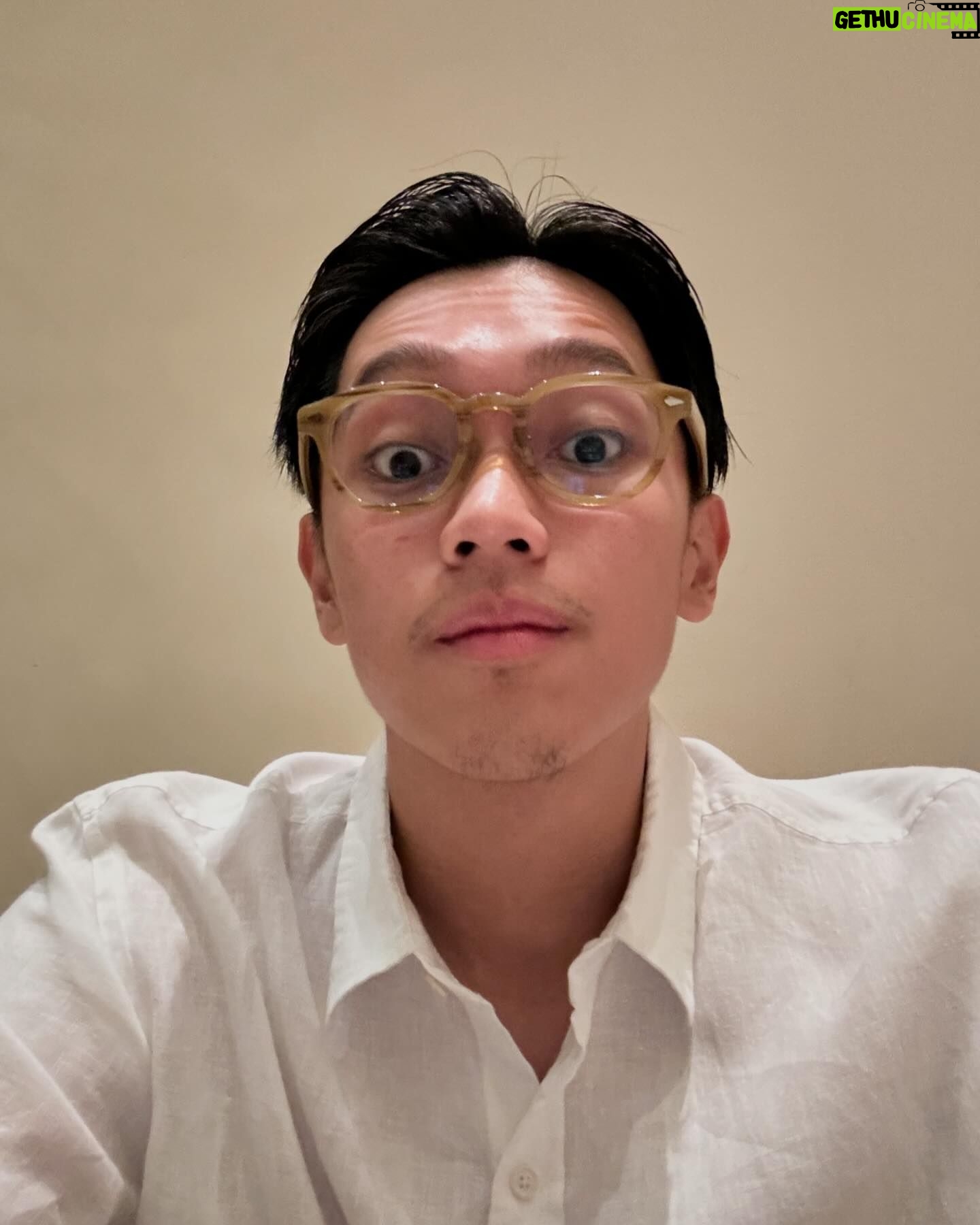 Brandon Salim - 178.9K Likes - 1. Aku dan Dhika officially engaged di Tokyo, April 23 2024!
2. Flash back ke February 29 2024, aku ajak ketemu orang tua Dhika untuk mohon izin restu ngelamar Dhika. Deg2an.
3. Restorannya sepi dan dingin. Semakin deg2an.
4. Setelah mengantong restu dan doa, aku langsung ketemu temen kita @selinakoharjo langsung proses pembuatan engagement ring!
5. Dhika liburan ke Jepang sama keluarganya dari tanggal 19-30 April. Aku bilangnya baru bisa nyusul tanggal 25! Tapi sebenenarnya aku berangkat tanggal 22 supaya bisa surprise Dhika. Aku sampai di anter keluarga ke bandara. 😂
6. Langsung wifi on di pesawat supaya Dhika ngak curiga kalo WA nya centang 1 huahua.
7. April 23 sore aku siap siap pake jas baru, pake wax, minum air dan berdoa.
8. Udah siap dan ganteng
9. Jalan 750m meter menuju hotel Dhika
10. Dhika sekamar sama tantenya. Jadi aku janjian sama tantenya nanti pas Dhika mandi, tante jemput aku di lobi. Aku naik, masuk kamar dan standby surprise! Jadi pas Dhika keluar kamar mandi, aku sudah di posisi. Bukannya bilang “Will you marry me?” Kita berdua malah ketawa ngakak 30 menit, aku di sabet pake baju kotor dan aku bikang “ Nikah yok!!! Hahaha “ akhirnya dia bilang Yes!!!
Tokyo April 23 2024
