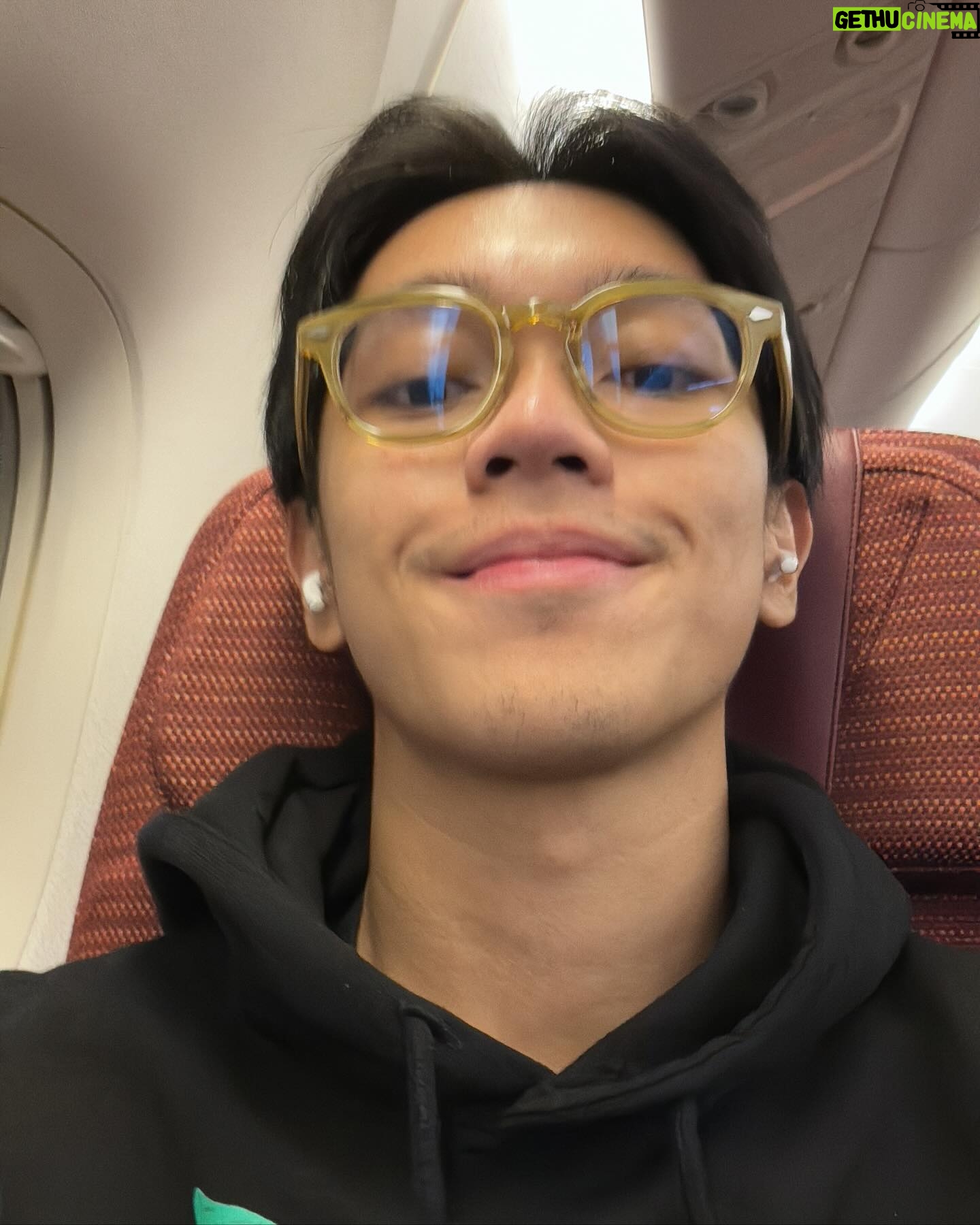 Brandon Salim - 178.9K Likes - 1. Aku dan Dhika officially engaged di Tokyo, April 23 2024!
2. Flash back ke February 29 2024, aku ajak ketemu orang tua Dhika untuk mohon izin restu ngelamar Dhika. Deg2an.
3. Restorannya sepi dan dingin. Semakin deg2an.
4. Setelah mengantong restu dan doa, aku langsung ketemu temen kita @selinakoharjo langsung proses pembuatan engagement ring!
5. Dhika liburan ke Jepang sama keluarganya dari tanggal 19-30 April. Aku bilangnya baru bisa nyusul tanggal 25! Tapi sebenenarnya aku berangkat tanggal 22 supaya bisa surprise Dhika. Aku sampai di anter keluarga ke bandara. 😂
6. Langsung wifi on di pesawat supaya Dhika ngak curiga kalo WA nya centang 1 huahua.
7. April 23 sore aku siap siap pake jas baru, pake wax, minum air dan berdoa.
8. Udah siap dan ganteng
9. Jalan 750m meter menuju hotel Dhika
10. Dhika sekamar sama tantenya. Jadi aku janjian sama tantenya nanti pas Dhika mandi, tante jemput aku di lobi. Aku naik, masuk kamar dan standby surprise! Jadi pas Dhika keluar kamar mandi, aku sudah di posisi. Bukannya bilang “Will you marry me?” Kita berdua malah ketawa ngakak 30 menit, aku di sabet pake baju kotor dan aku bikang “ Nikah yok!!! Hahaha “ akhirnya dia bilang Yes!!!
Tokyo April 23 2024