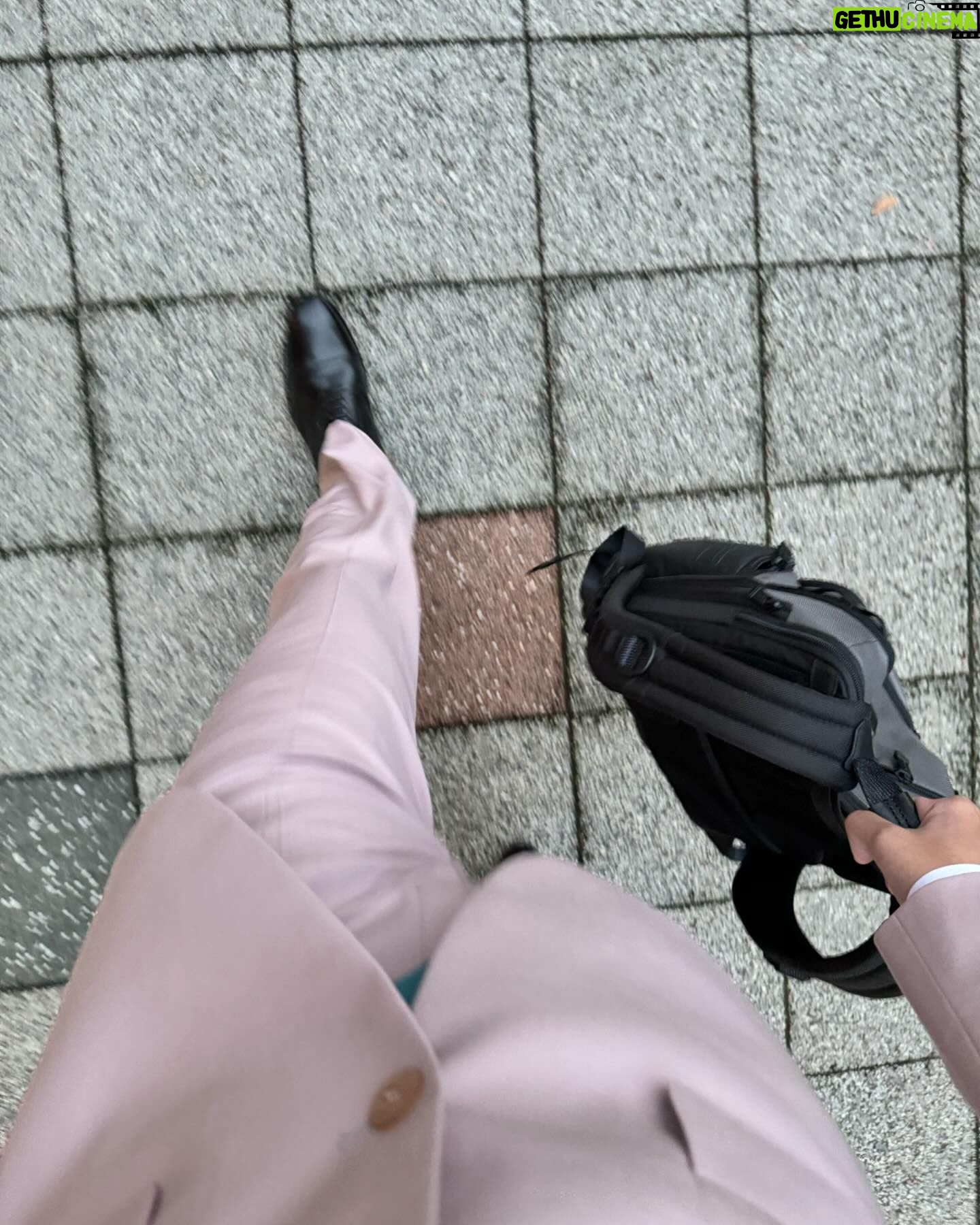 Brandon Salim - 178.9K Likes - 1. Aku dan Dhika officially engaged di Tokyo, April 23 2024!
2. Flash back ke February 29 2024, aku ajak ketemu orang tua Dhika untuk mohon izin restu ngelamar Dhika. Deg2an.
3. Restorannya sepi dan dingin. Semakin deg2an.
4. Setelah mengantong restu dan doa, aku langsung ketemu temen kita @selinakoharjo langsung proses pembuatan engagement ring!
5. Dhika liburan ke Jepang sama keluarganya dari tanggal 19-30 April. Aku bilangnya baru bisa nyusul tanggal 25! Tapi sebenenarnya aku berangkat tanggal 22 supaya bisa surprise Dhika. Aku sampai di anter keluarga ke bandara. 😂
6. Langsung wifi on di pesawat supaya Dhika ngak curiga kalo WA nya centang 1 huahua.
7. April 23 sore aku siap siap pake jas baru, pake wax, minum air dan berdoa.
8. Udah siap dan ganteng
9. Jalan 750m meter menuju hotel Dhika
10. Dhika sekamar sama tantenya. Jadi aku janjian sama tantenya nanti pas Dhika mandi, tante jemput aku di lobi. Aku naik, masuk kamar dan standby surprise! Jadi pas Dhika keluar kamar mandi, aku sudah di posisi. Bukannya bilang “Will you marry me?” Kita berdua malah ketawa ngakak 30 menit, aku di sabet pake baju kotor dan aku bikang “ Nikah yok!!! Hahaha “ akhirnya dia bilang Yes!!!
Tokyo April 23 2024