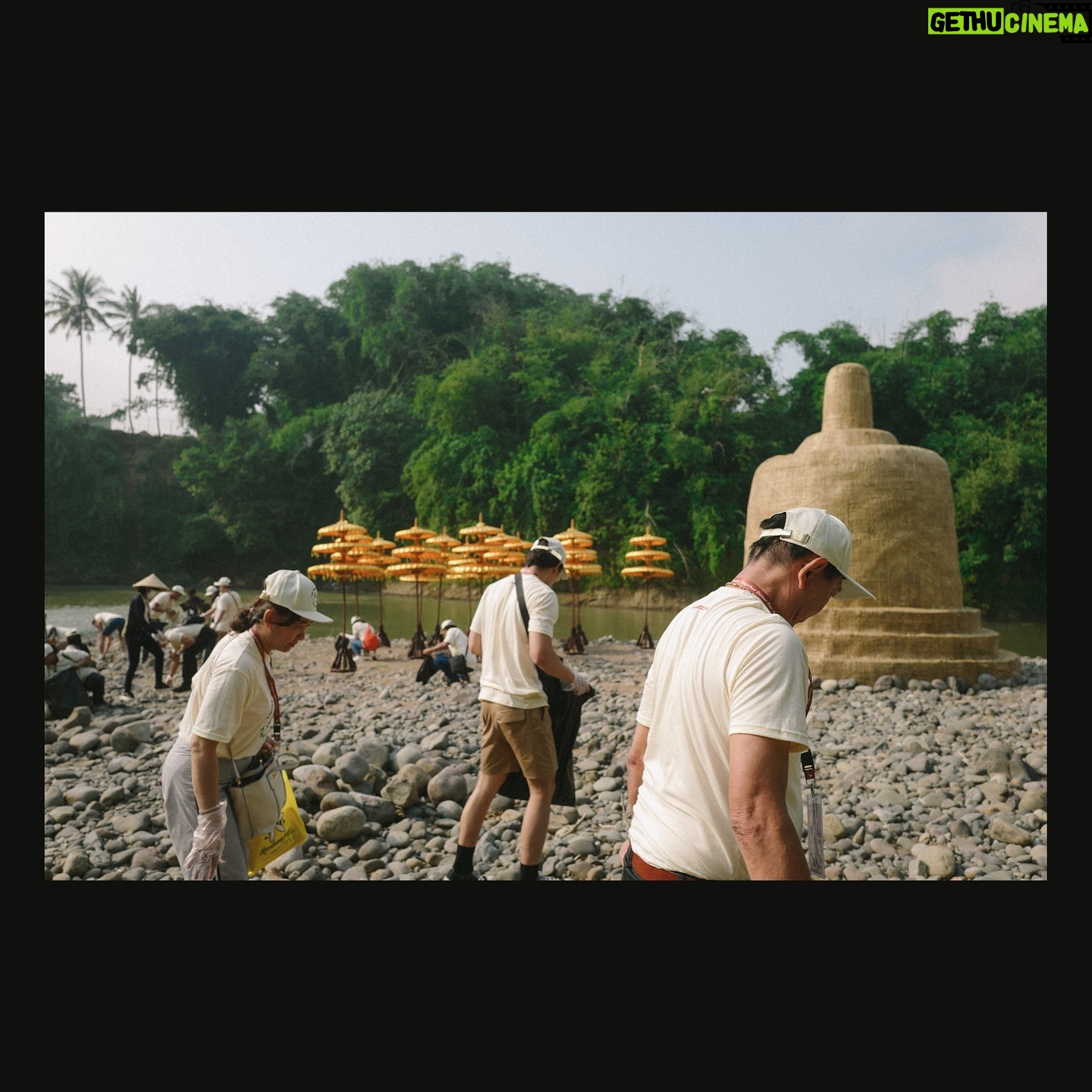 Brandon Salim - 25.6K Likes - Hi i am a photographer on Instagram and these are my photos today.
Taken with the 🔴
21:18 Tuesday
21-5-2024 Magelang