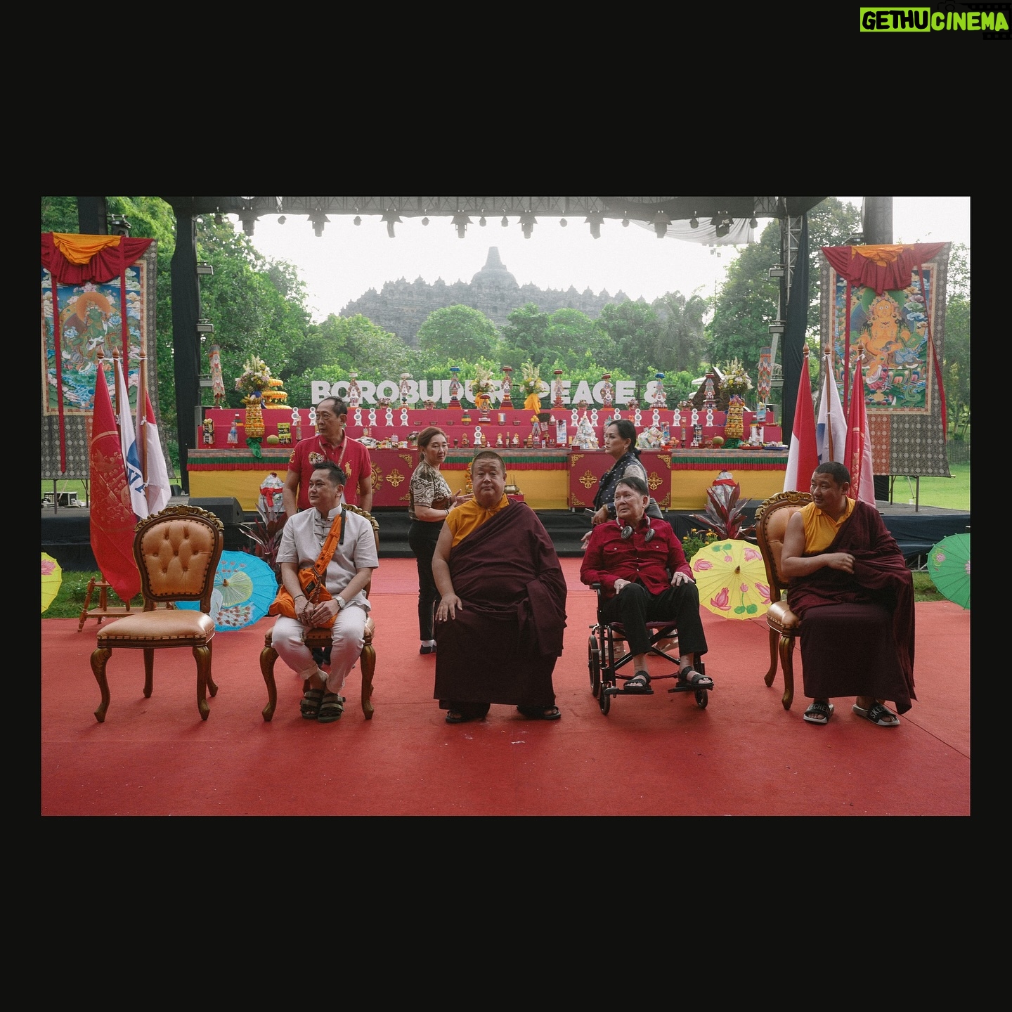 Brandon Salim - 25.6K Likes - Hi i am a photographer on Instagram and these are my photos today.
Taken with the 🔴
21:18 Tuesday
21-5-2024 Magelang