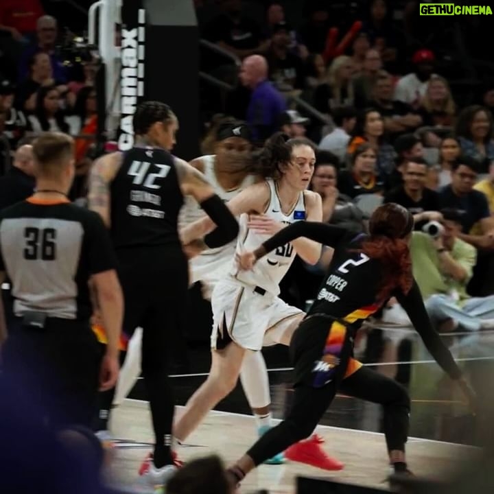 Breanna Stewart - 42.1K Likes - Wš