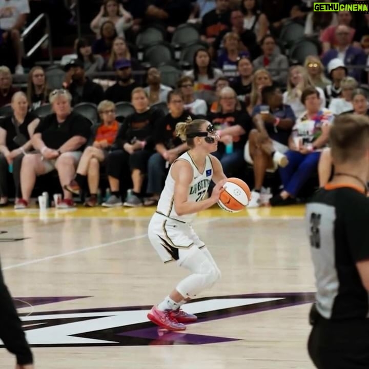 Breanna Stewart - 42.1K Likes - Wš
