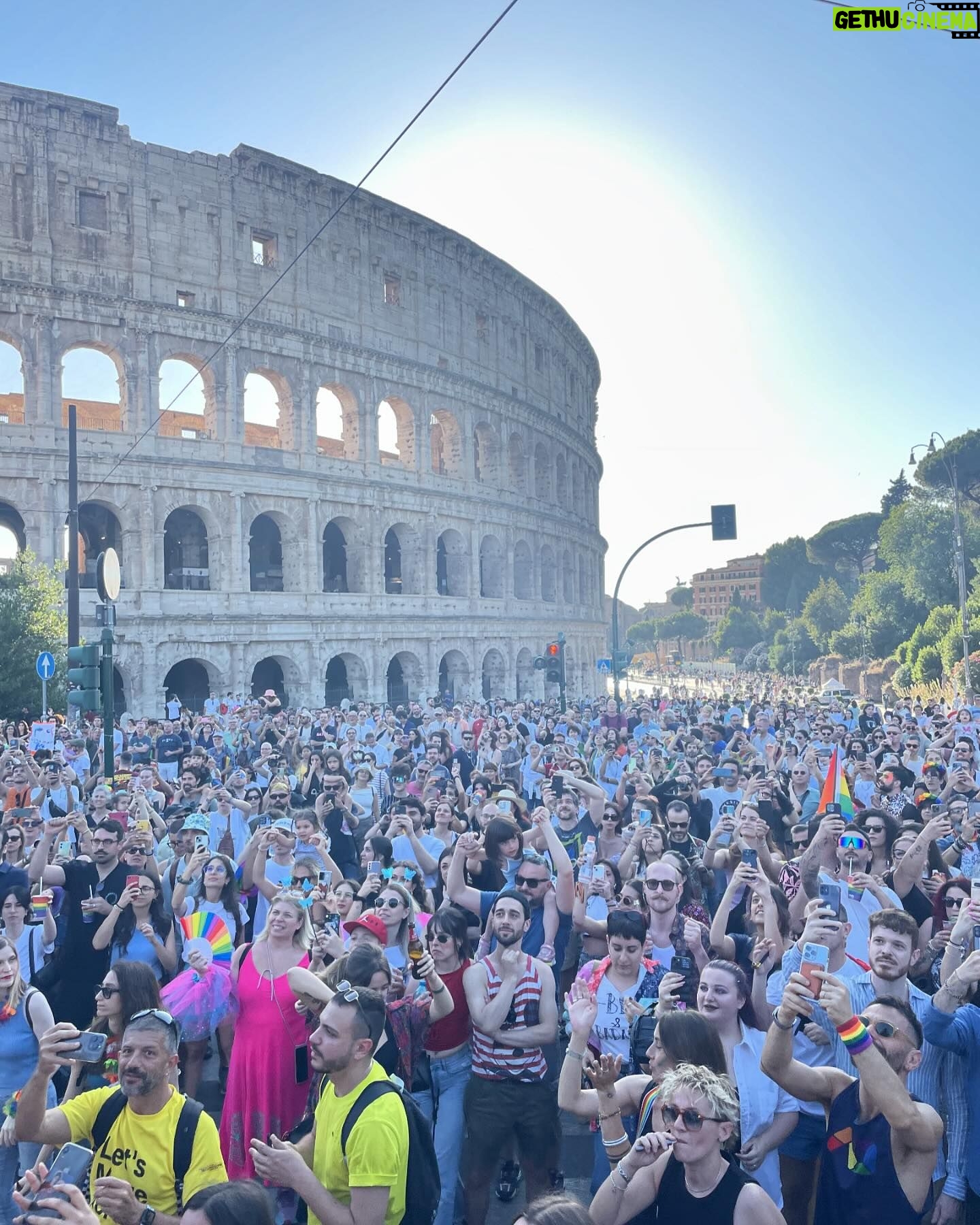 Brenda Lodigiani - 15.7K Likes - Quanta meravigliosa froc*aggine🌈
Che bello esserci stata dall’inizio alla fine
#romapride2024