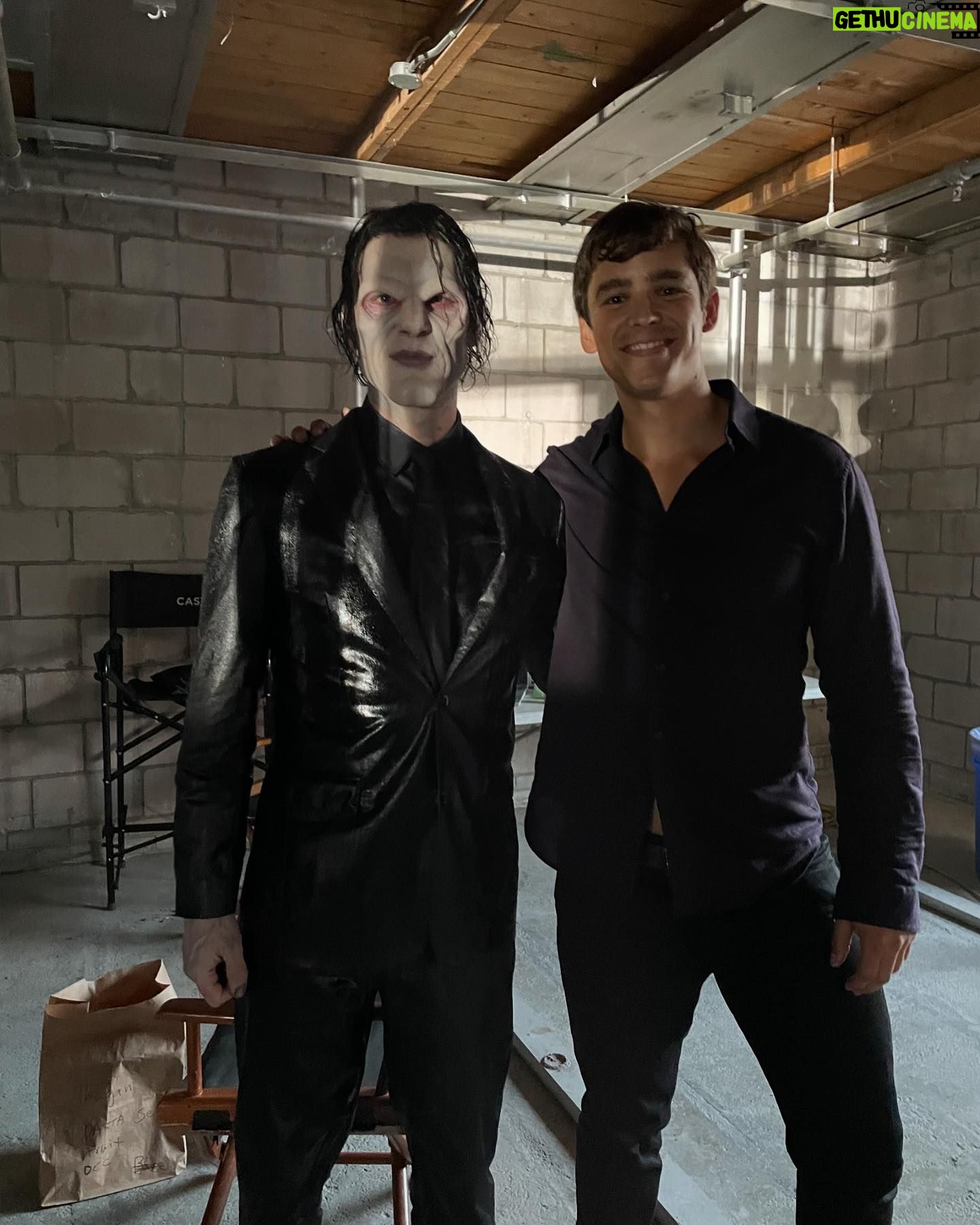 Brenton Thwaites - 140.6K Likes - Titans flashback BTS.
1. me and a my demon mate aka @therealjosephmorgan
2. Me taking every moment to practice. On a highway. In the middle of Pickering, ON.
3. Finale fight scene. ‘One more’. I’m giving the finger to the world. Well…to my make-up artist who is asking me to get up.
4. Glue check. Fun fact. Tears made the mask come off in ‘the good take’ and that became the take. Acting over mask-neatness. 💪🏽
5. Having fun with @mameanna_diop Starfire.
Missing this show. Missing my titans. Grateful for the show. What a time!