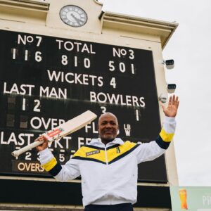 Brian Lara Instagram - Recreating the iconic 📸.

🐻#YouBears | #BrianLara