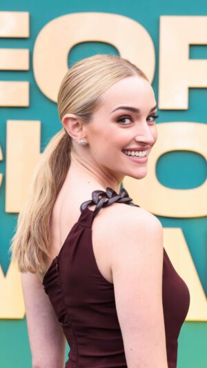 Brianne Howey Instagram - @peopleschoice 💋💋💋