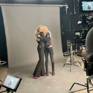 Brianne Howey Instagram - season 2 summed up juuuust right 🧡 #bts #ginnyandgeorgia