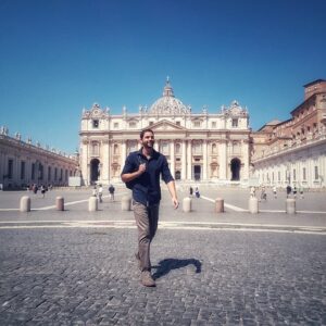 Brice Martinet Instagram - Un giorno un amico mi ha detto:
"Andare Lontano Viaggiando"
Dopo tutti questi giri, il mio cuore ha scelto l'Italia 😍
@alvieromartini_alv😘

#happy #life  with : #travel #love and #fun