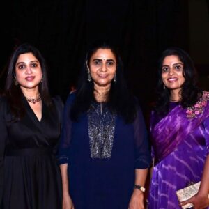 Brindha Sivakumar Instagram - Was soo happy to meet @alluarjunonline @siimawards !
Loved the movie “Alavaikuntapuramulo “ ! Thanks to SIIMA and pleasure meeting @brindaprasad and @sridevisreedhar Mam 💝