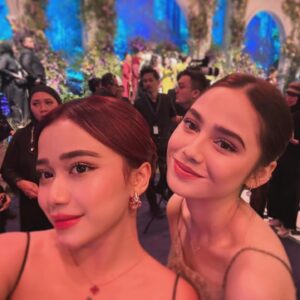 Brisia Jodie Instagram - Kondangan = reuni🤍

Happy Wedding lovebirds✨bahagia selamanyaa
@aaliyah.massaid & @thariqhalilintar