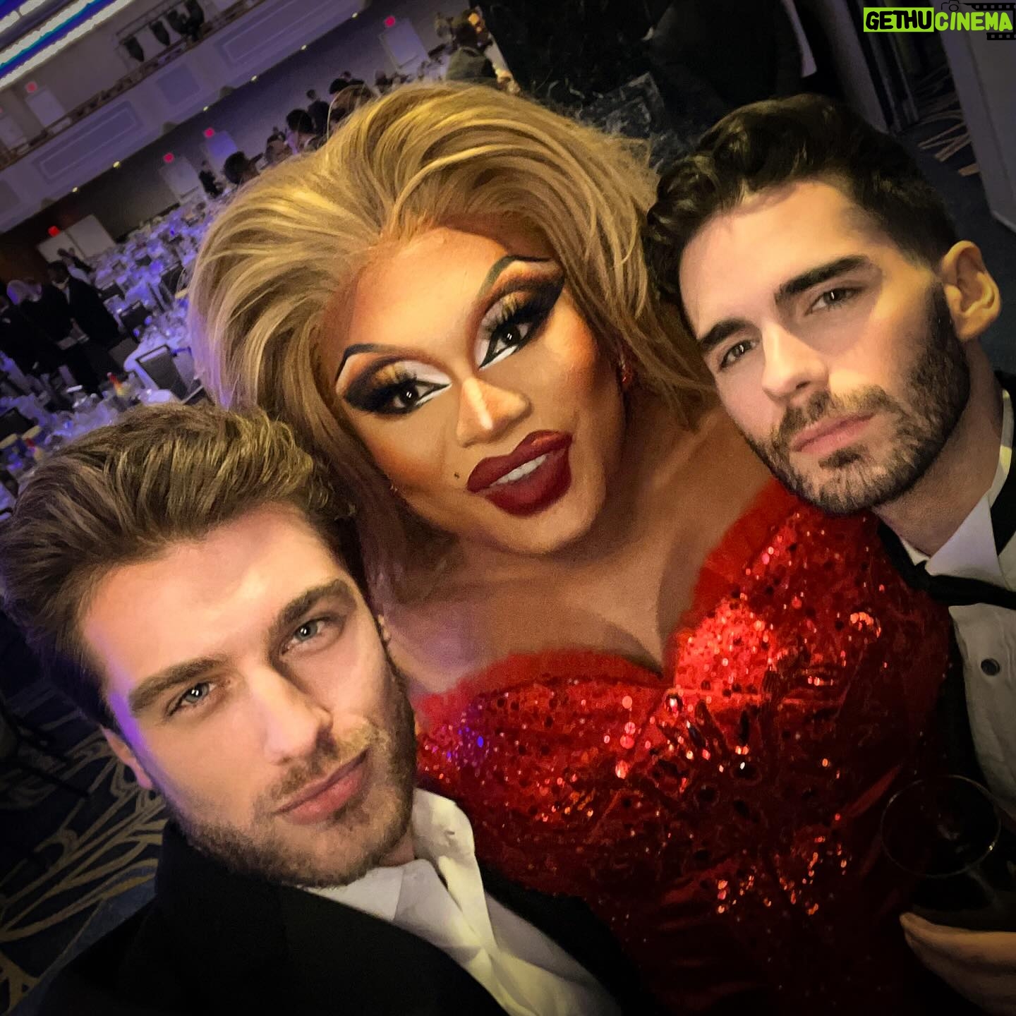 Brita Filter - 1.2K Likes - I will continue fighting alongside the @humanrightscampaign til every member of the #LGBTQ family has the freedom to live their truth without fear!
•
•
•
Dress: @bzawacki1
•
•
•
#HRC #gay #lesbian #bi #queer #trans #lgbt #dragqueen #dragrace #love #femocracy