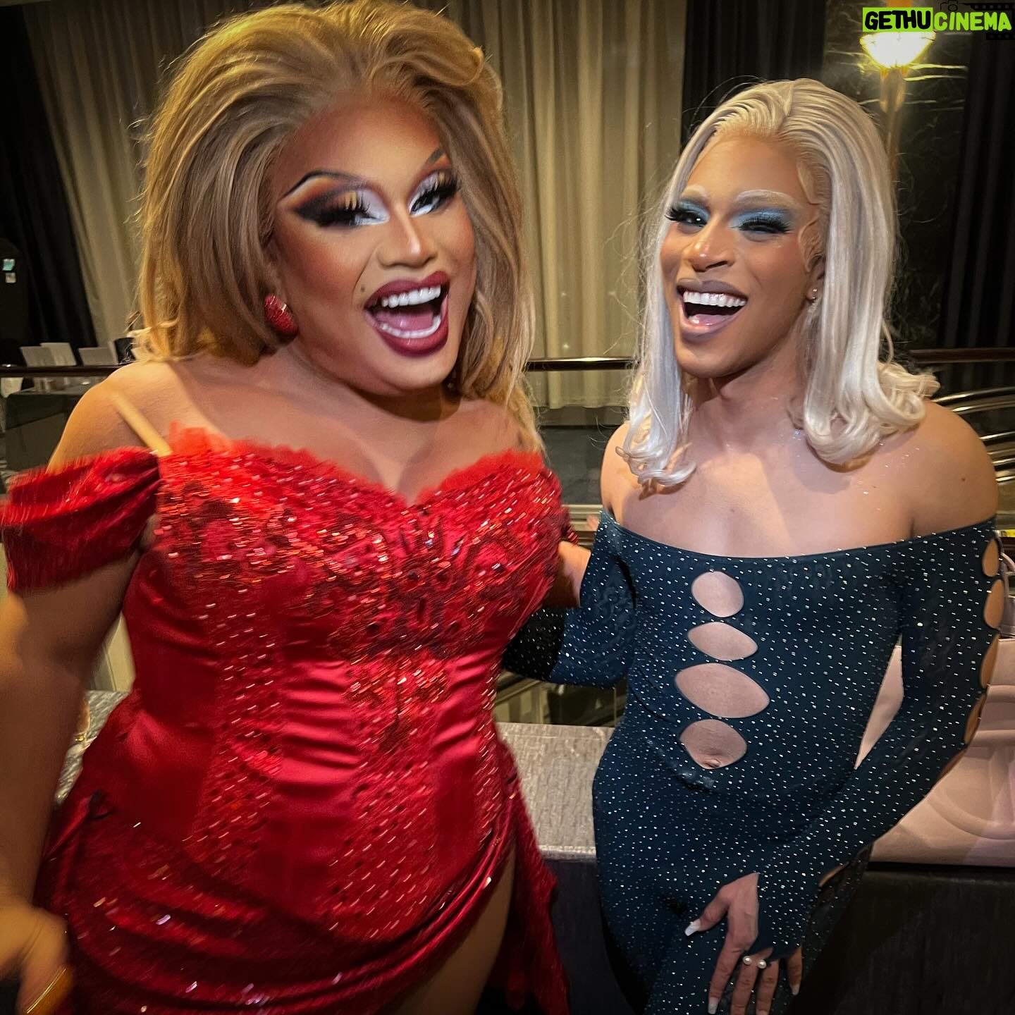 Brita Filter - 1.2K Likes - I will continue fighting alongside the @humanrightscampaign til every member of the #LGBTQ family has the freedom to live their truth without fear!
•
•
•
Dress: @bzawacki1
•
•
•
#HRC #gay #lesbian #bi #queer #trans #lgbt #dragqueen #dragrace #love #femocracy