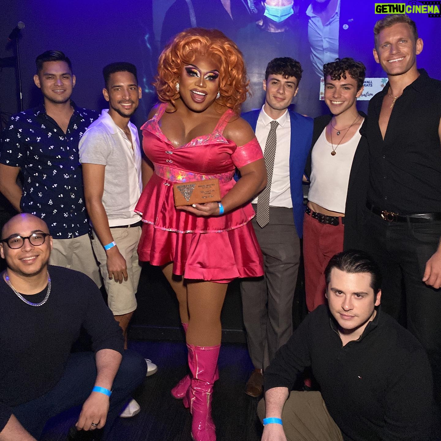 Brita Filter - 1K Likes - I was honored to be recognized for my social and political #activism by the Stonewall Democrats of NYC @stonewalldemsnyc earlier this year. 🙏🏽✨🇺🇸🏳️🌈
There was a time this year when I didn’t post anything because I was too overwhelmed. I’m finally more grounded in myself, and I can share these moments from that day with you.
Dress: @vivavidalia
#Brita #Drag #Democrats #Stonewall #Lgbtq #lgbt #pride #DragRace