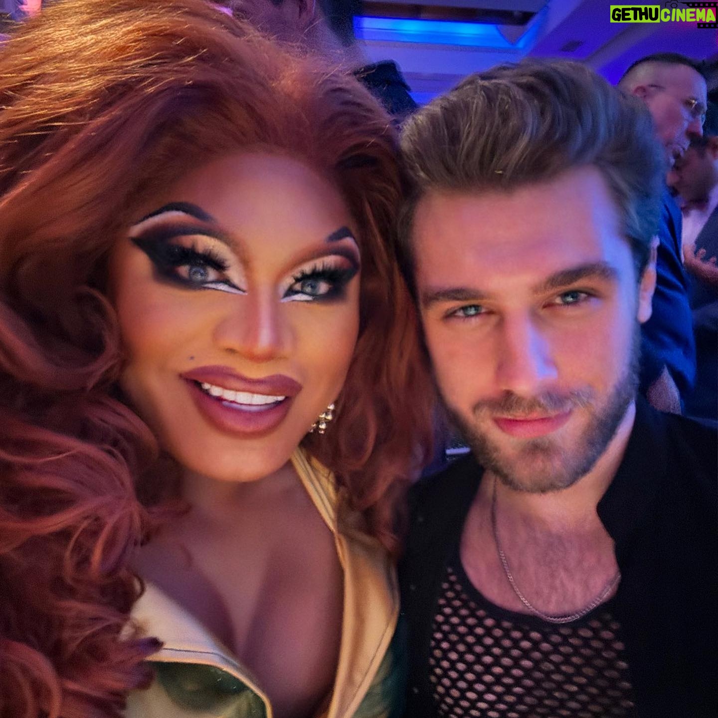 Brita Filter - 1.3K Likes - ✨Callen-Lorde’s Community Health Awards Gala ✨
It was an honor to attend this important fundraiser to support @callenlorde’s mission of providing commationate care to all lgbtq folks. I would not be here today if it wasn't for my team of providers at Callen-Lorde.
Dress: @vivavidalia