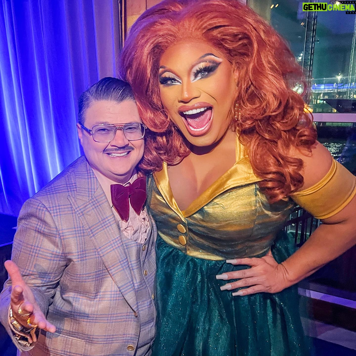 Brita Filter - 1.3K Likes - ✨Callen-Lorde’s Community Health Awards Gala ✨
It was an honor to attend this important fundraiser to support @callenlorde’s mission of providing commationate care to all lgbtq folks. I would not be here today if it wasn't for my team of providers at Callen-Lorde.
Dress: @vivavidalia