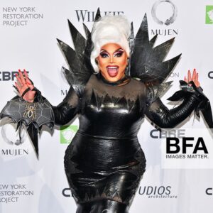 Brita Filter Instagram - Happy Hulaween! 🎃

I was honored to attend Better Middler’s Annual Hulaween Gala benefiting  the @nyrp New York Restoration Project. 

#NYRP owns and operates over 50 community gardens and 80 acres of parkland throughout the five boroughs of New York City. It was founded by Bette Midler in 1995 to ensure that all New Yorkers have access to green spaces (fun fact: over 1.6 million New Yorkers live within a 10-min walk of a NYRP green space). The organization has made major contributions to the New York landscape and community health, from bringing a functionally extinct native Chestnut tree species back to life in Highbridge Park to helping turn the largest wetland in Manhattan from an illegal dumping ground into a flourishing living shoreline.

Grateful to share this fabulous night with my sister @rubyrubyroo. 

Also DONT FORGET THERE IS THE #GENERALELECTION A WEEK FROM TODAY! Scroll to get the info >>> & #Vote