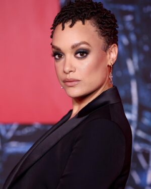 Britne Oldford Instagram - Stranger Things Season 4 World Premiere 

Photo: @gettyentertainment 
Photographers: @cindyord @arturoholmesphotos 
Hair: @cheryltbergamyhair 
Makeup: @anthonymerante 
Styling: @marissa_pelly 
Jewels/Clutch: @alexisbittar 
Blazer: @paulsmithdesign 
Dress: @kqkofficial
